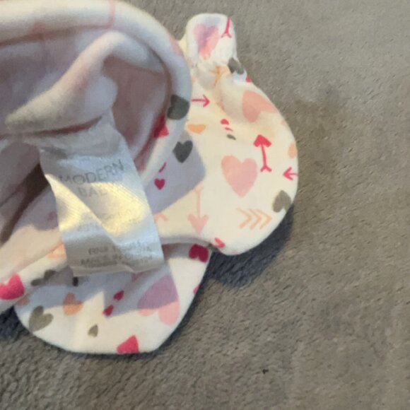 New Carter's Adorable Set Including Matching Hat and Mittens 0-3 Months NWT - Picture 4 of 4